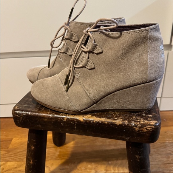 Toms Women's Beige Wedge Ankle Boots - Picture 1 of 6